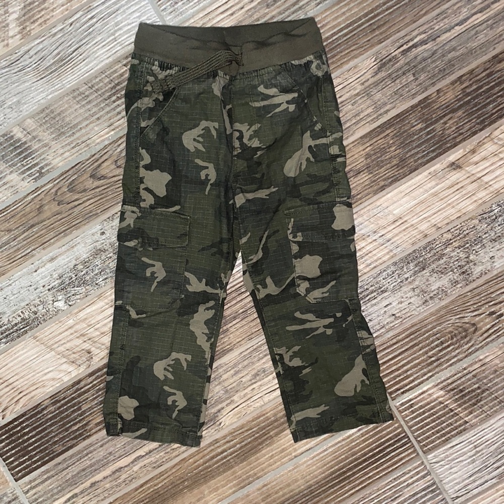 Old Navy Camouflage Cargo Pants
